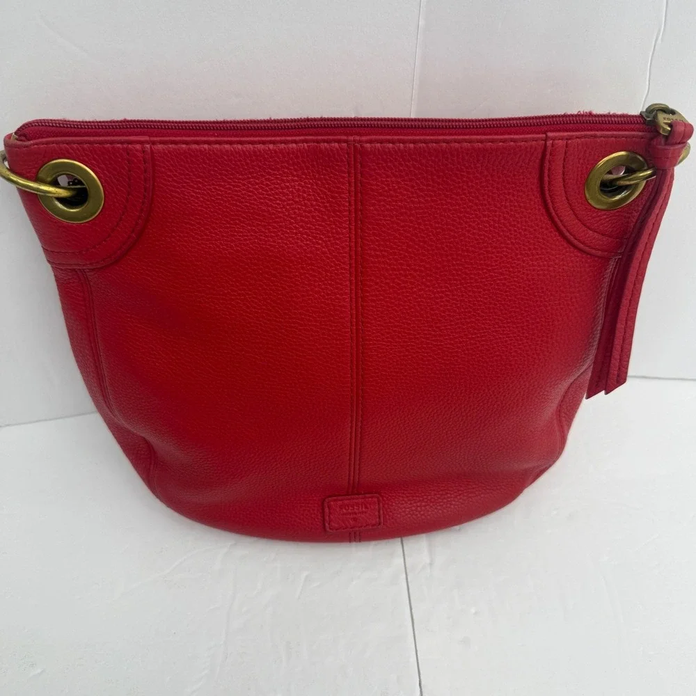 Fossil Shoulder Bag Medium Red Pebbled Leather Hobo Brass Hardware Casual